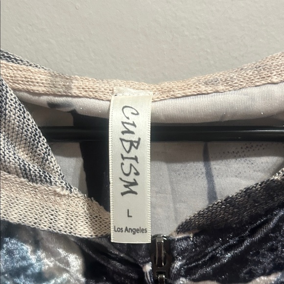 Abstract Patterned Women's Jacket with Hood - Picture 2 of 10